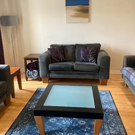 Apartment No. 6 Court *