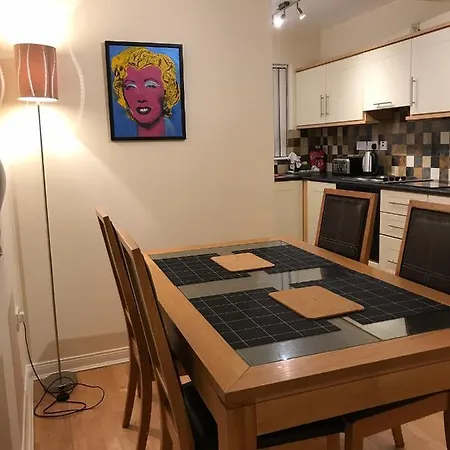 Apartment No. 6 Court